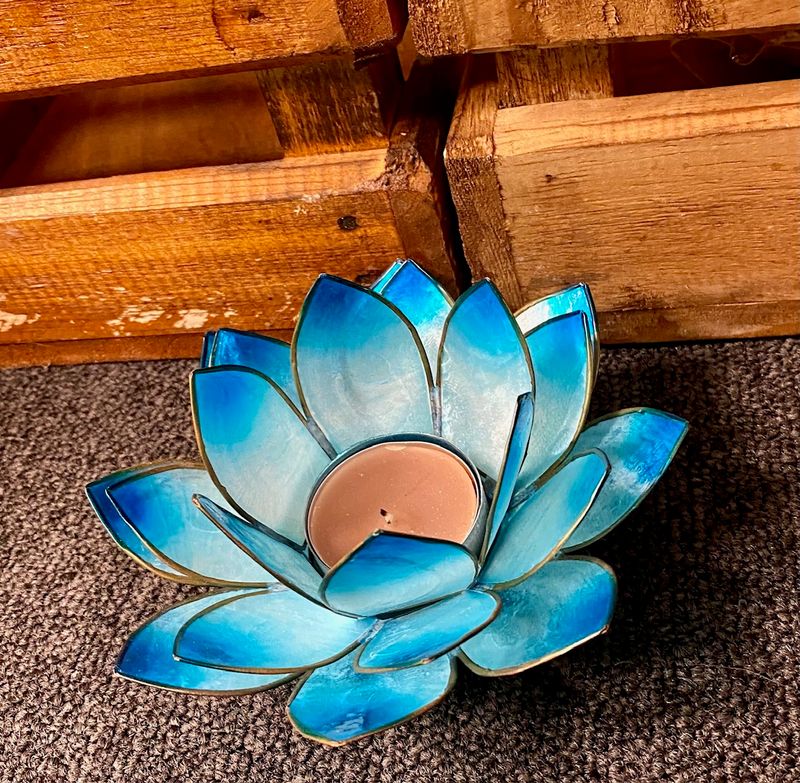Lotus Telysholder Ø 13,5cm Lysblå Chakra 5